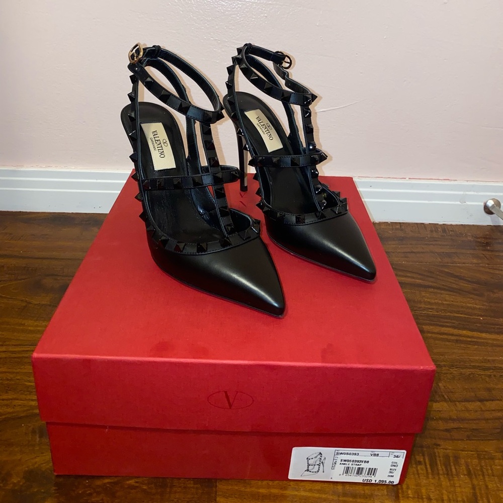 Valentino Rockstud Pumps